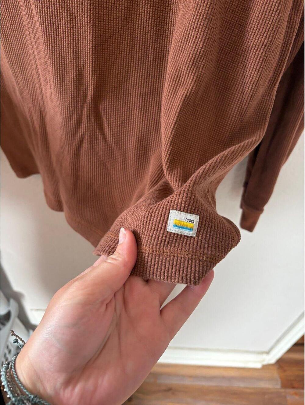 Men's Vuori Waffle Crew Long Sleeve Brown size M. Color no longer sold but style - Picture 2 of 7